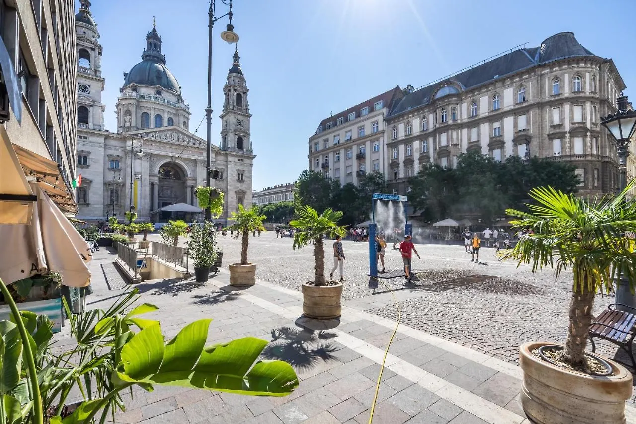 Basilika View Imperial Suite -Sas Street -Need Reservation For Free Parking Budapeszt 0*,  Węgry
