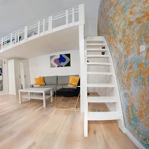 Goldart Design In The Heart Of Budapest