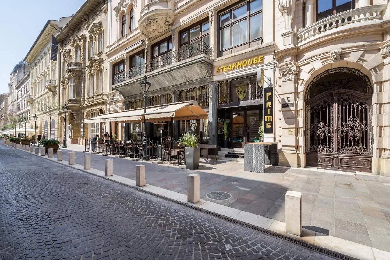 Апартаменты Basilika View Imperial Suite -Sas Street -Need Reservation For Free Parking Будапешт
