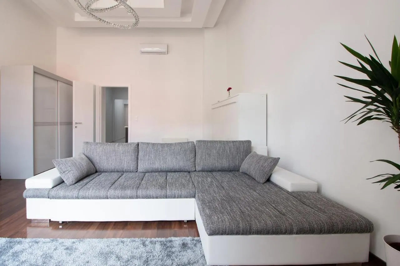 Basilika View Imperial Suite -Sas Street -Need Reservation For Free Parking Будапешт 0*,  Венгрия